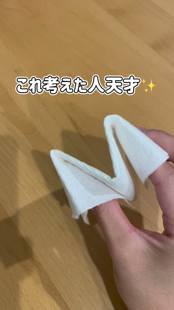 キッチンペーパーで即席トング！ポテチで手が汚れない裏技